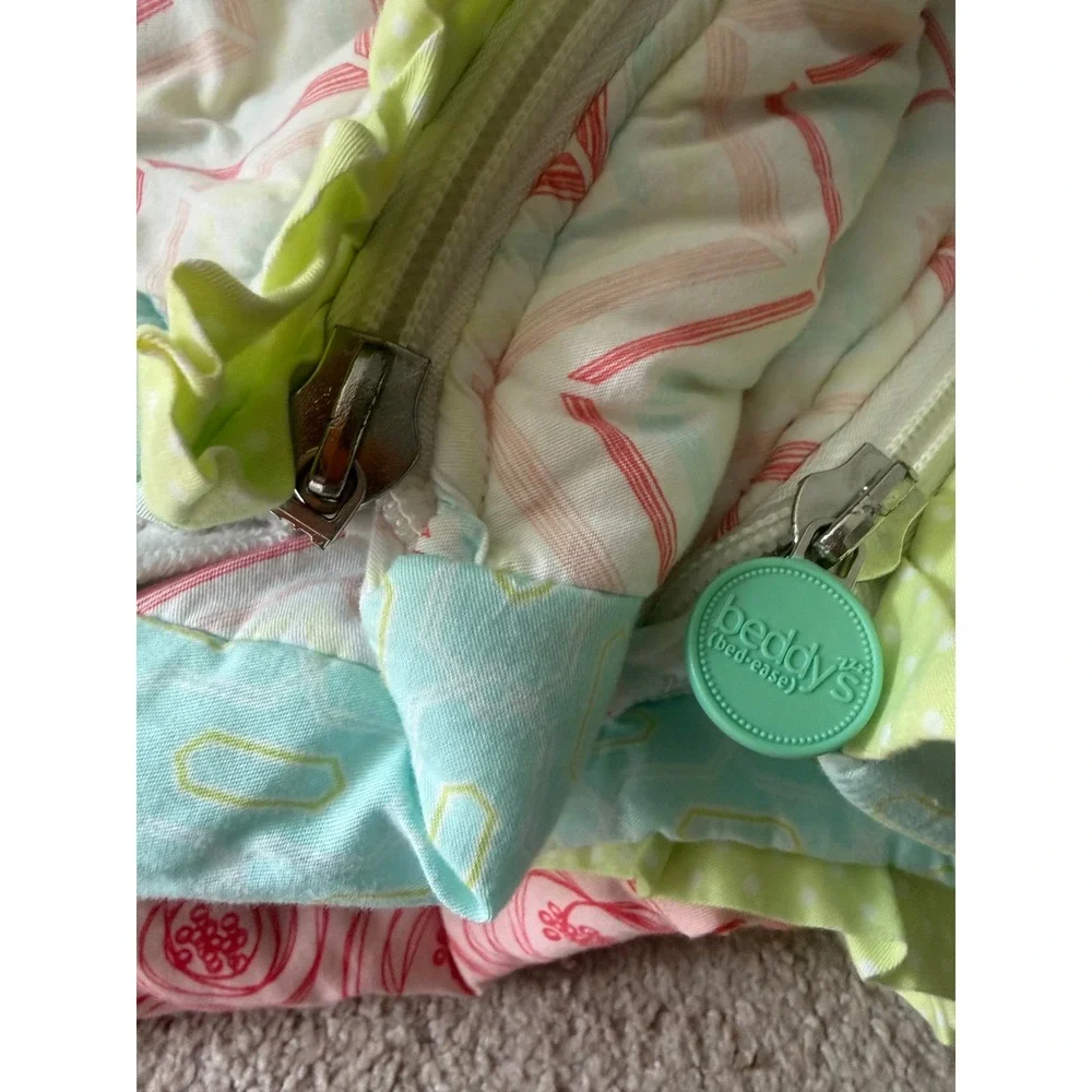 Beddys pattern featuring showcases